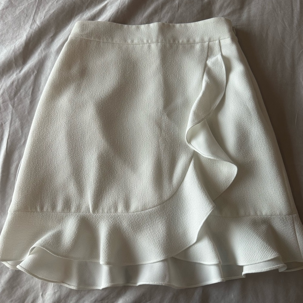 Club Monaco White Ruffle Skirt